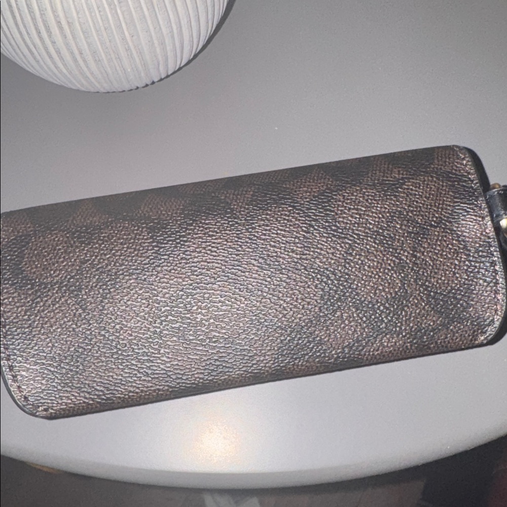 Black and brown coach sunglasses case - Picture 6 of 6